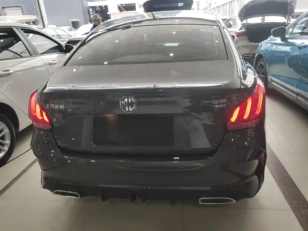 MG5 180 DVVT CVT Youth Luxury