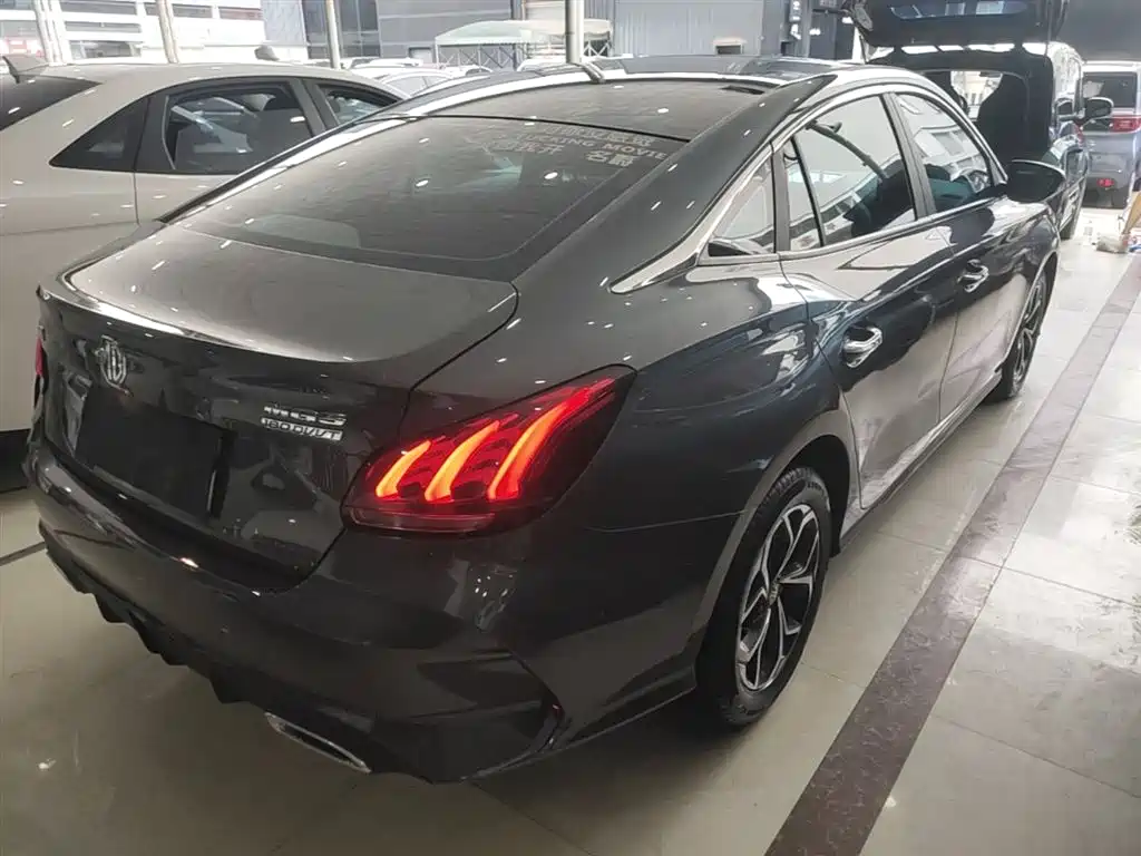 MG5 180 DVVT CVT Youth Luxury