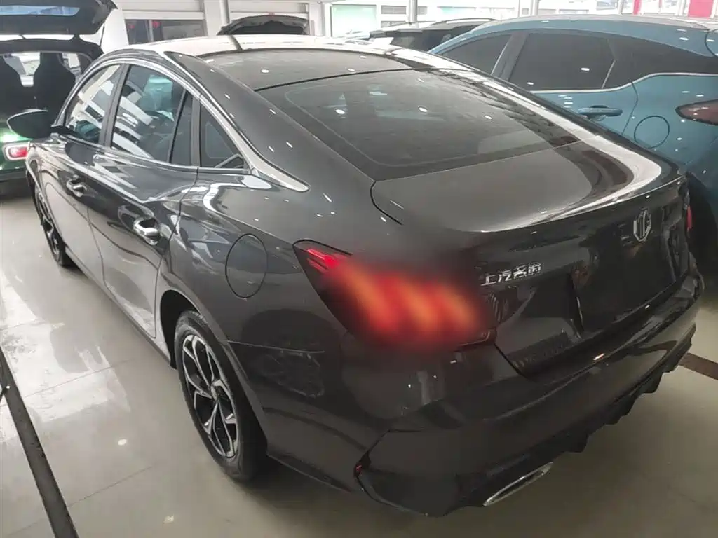 MG5 180 DVVT CVT Youth Luxury