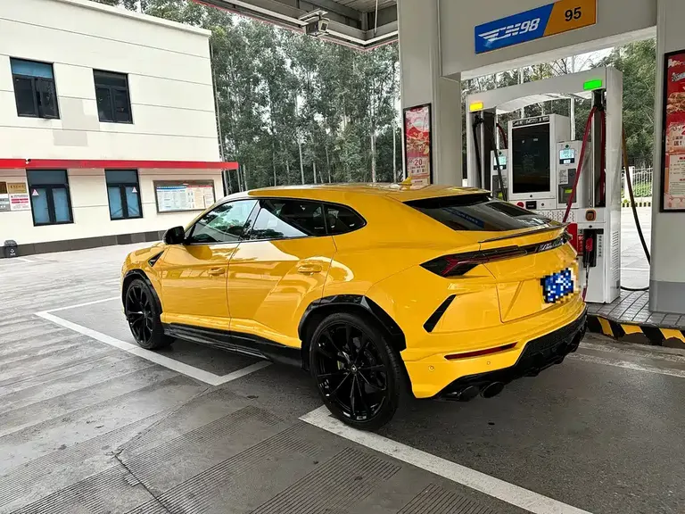 Lamborghini Urus 4.0 T V8