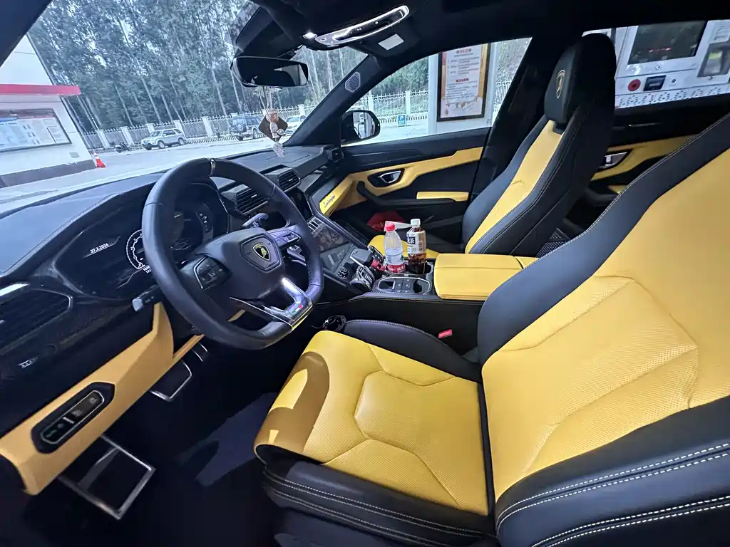 Urus 4.0 T V8