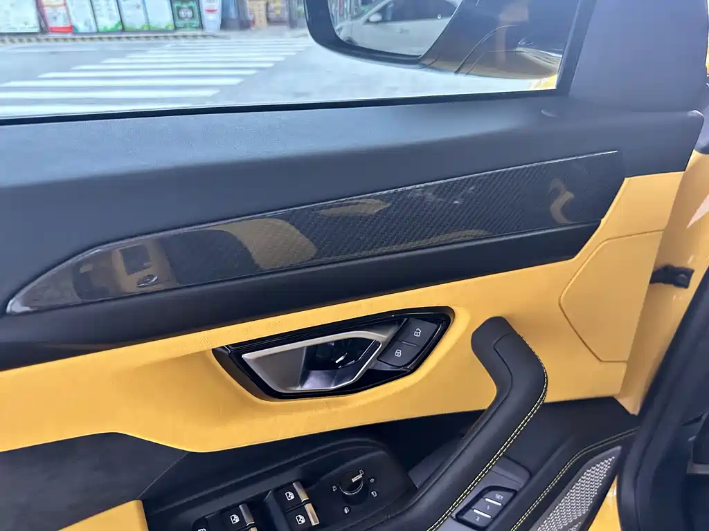 Urus 4.0 T V8