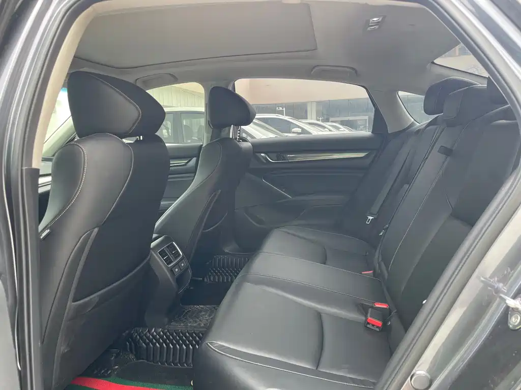 Accord Sharp· Hybrid 2.0 L Phantom Night · Sharp Smart