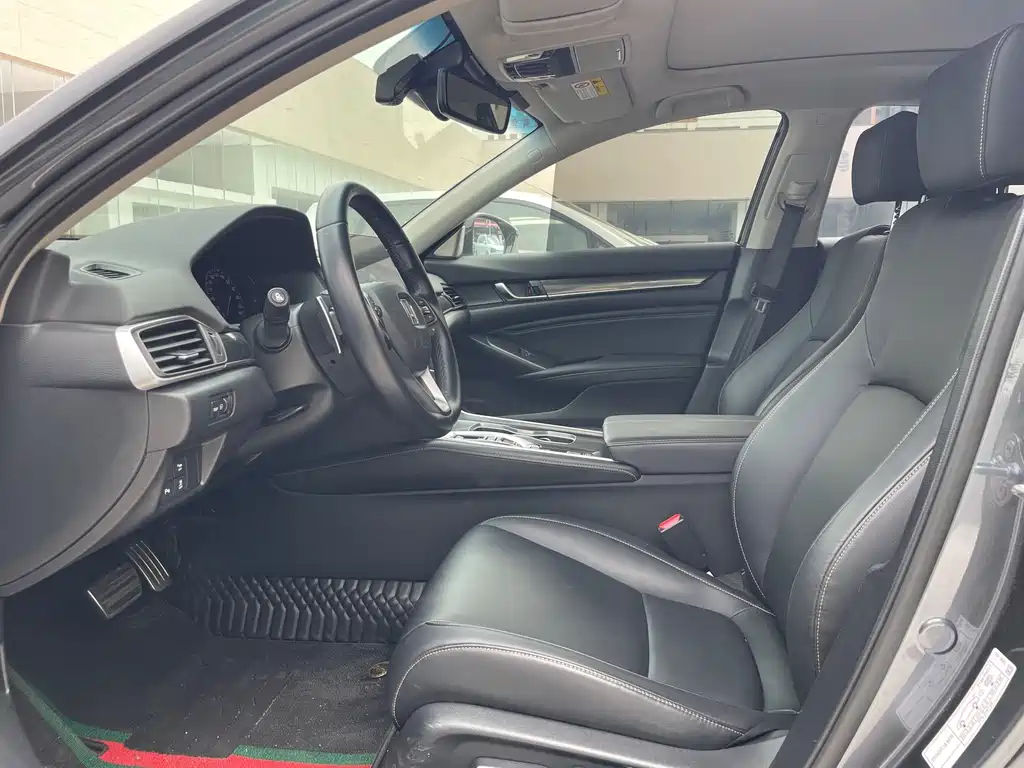 Accord Sharp· Hybrid 2.0 L Phantom Night · Sharp Smart