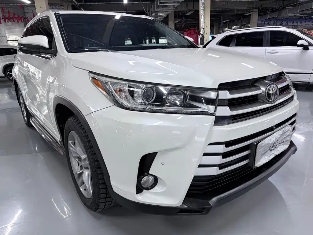 Highlander 2.0 T 4 WD Luxury 7-seat CN-V