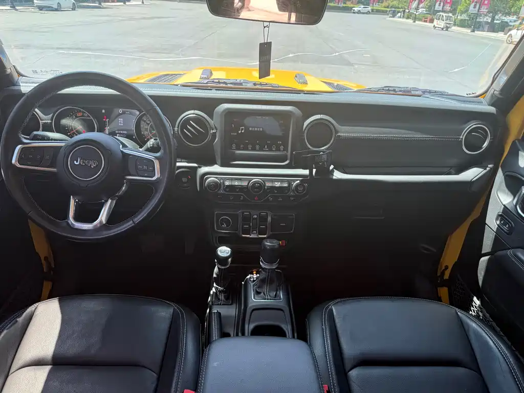Wrangler 2.0 T Sahara 4-door
