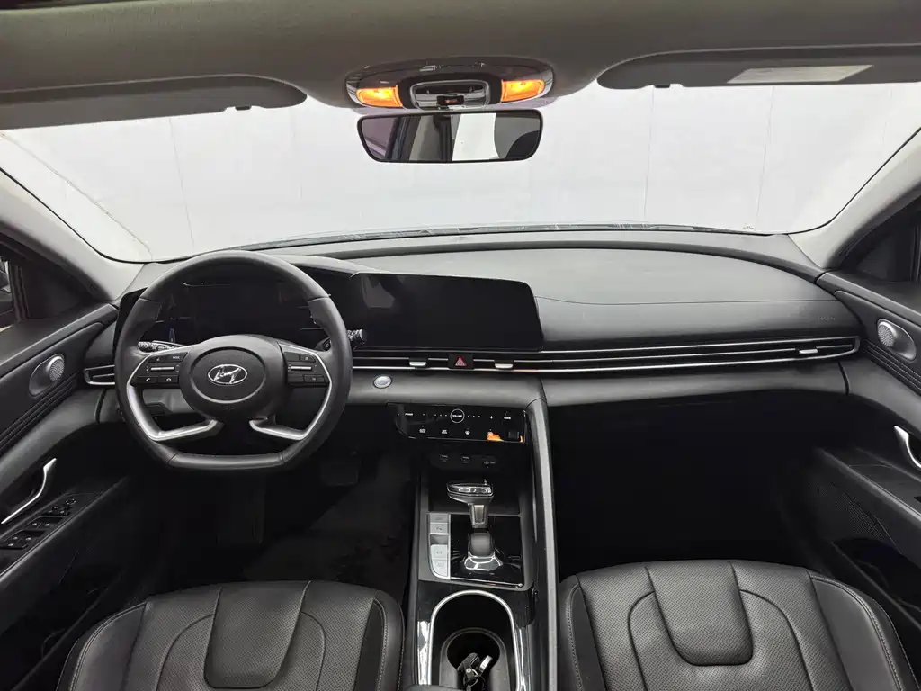 Elantra 1.5 L CVT LUX Distinguished