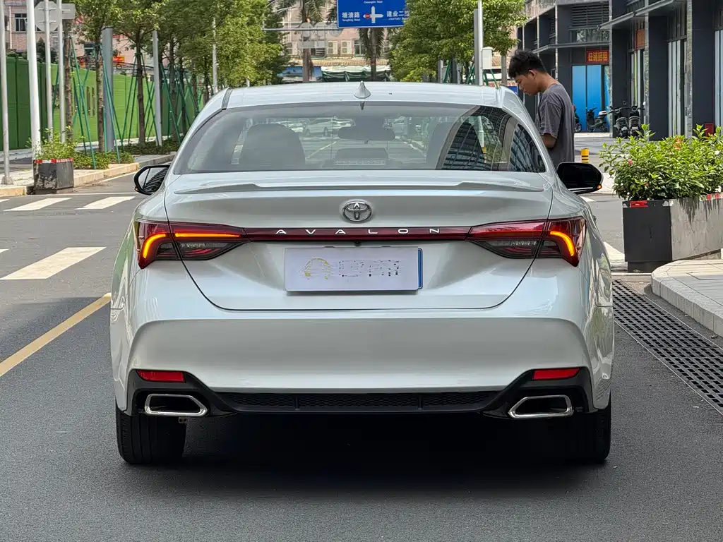 Avalon 2.5 L Luxury