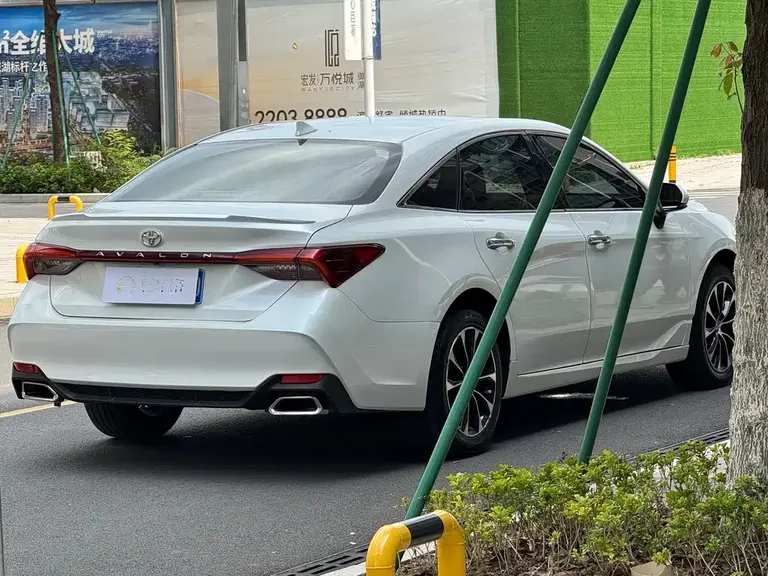 Toyota Avalon 2.5 L Luxury