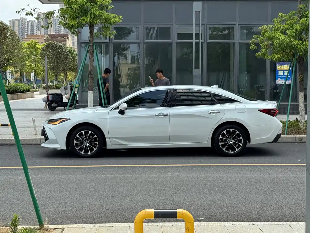 Avalon 2.5 L Luxury
