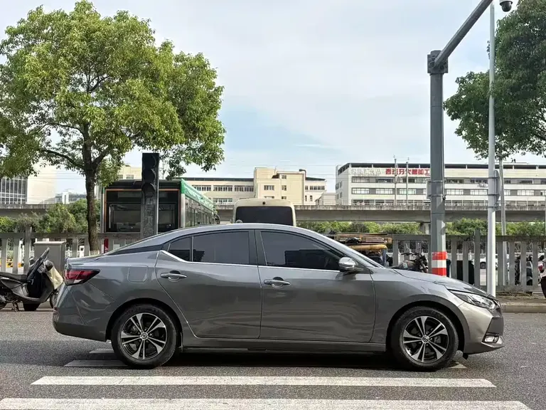 Nissan Sylphy 1.6 L XL CVT Smart Enjoyment