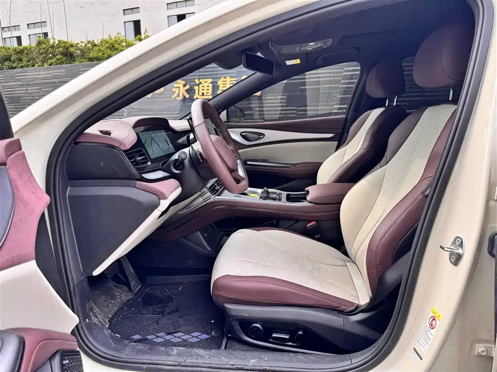 Seal 07 DM-i Smart Drive DM-i 1.5 L 125 km Distinguished