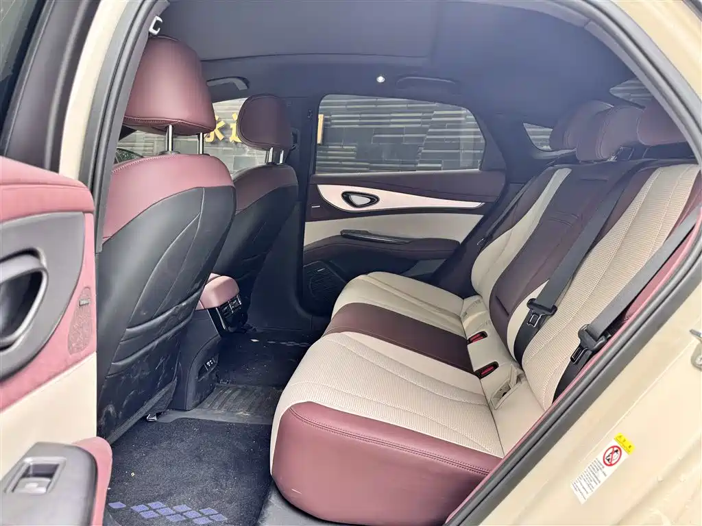 Seal 07 DM-i Smart Drive DM-i 1.5 L 125 km Distinguished