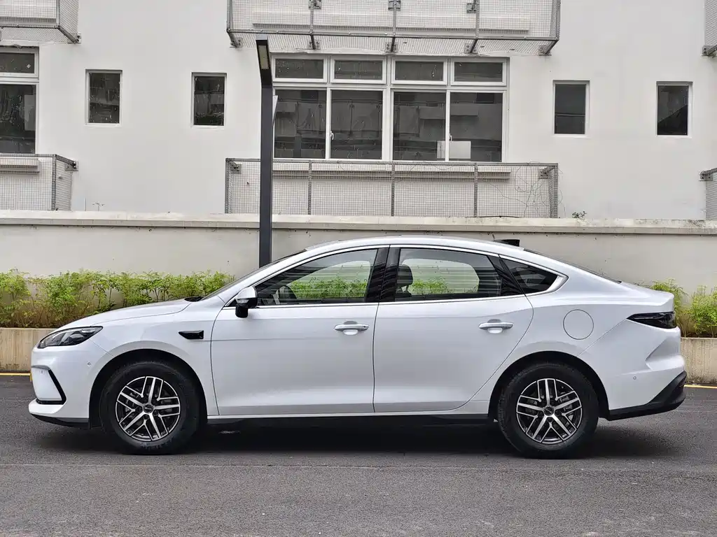 Seal 05 DM-i DM-i Smart Drive 120 KM Flagship