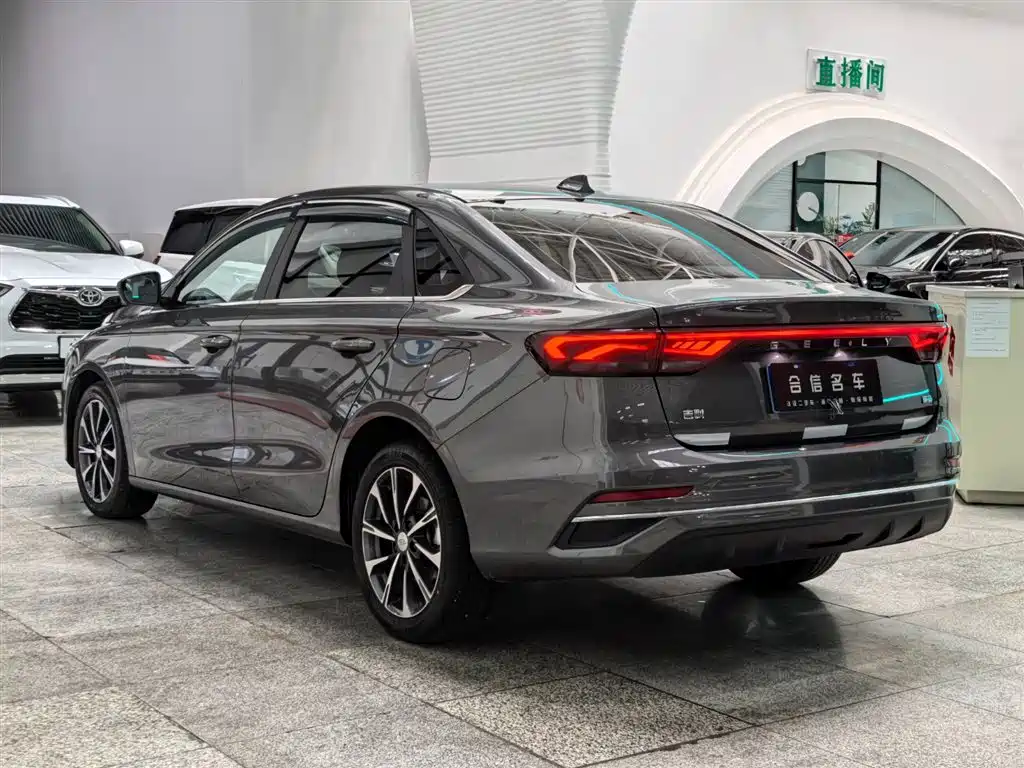 Emgrand 4 th Gen 1.5 L CVT Distinguished