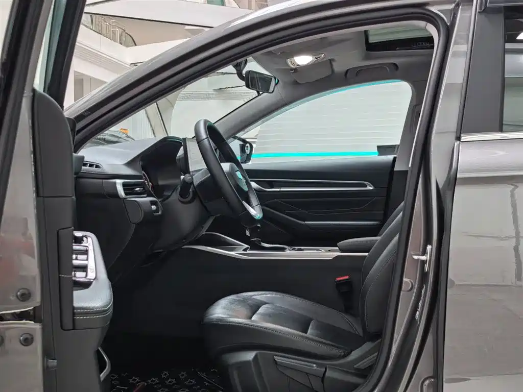 Emgrand 4 th Gen 1.5 L CVT Distinguished