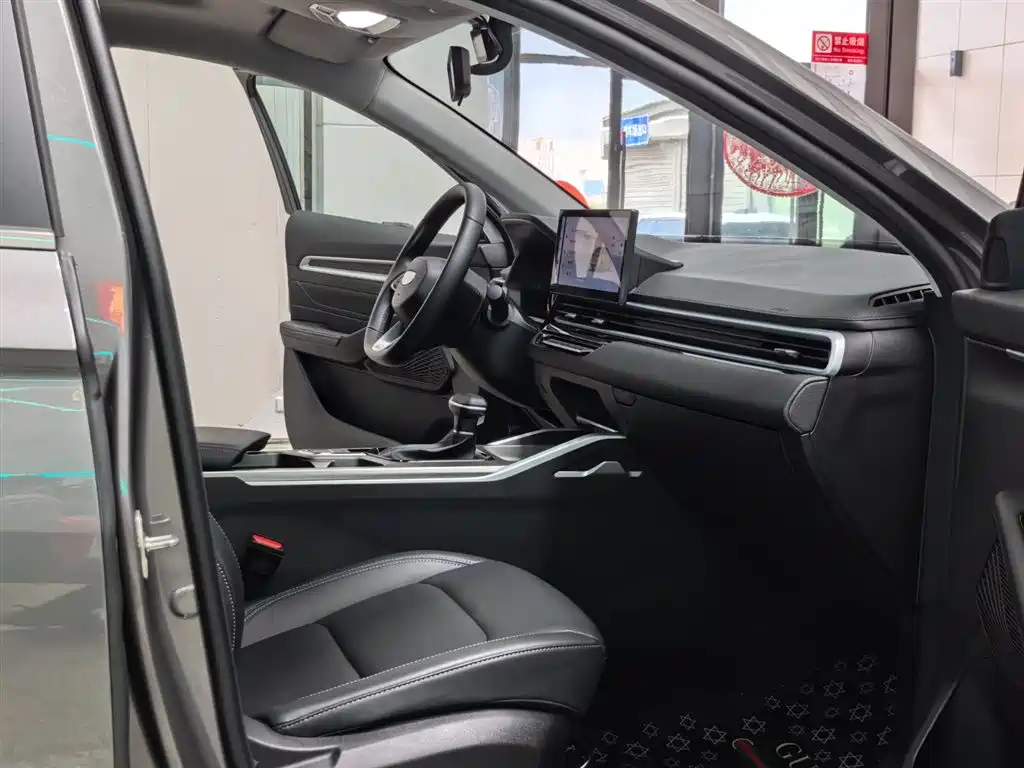 Emgrand 4 th Gen 1.5 L CVT Distinguished