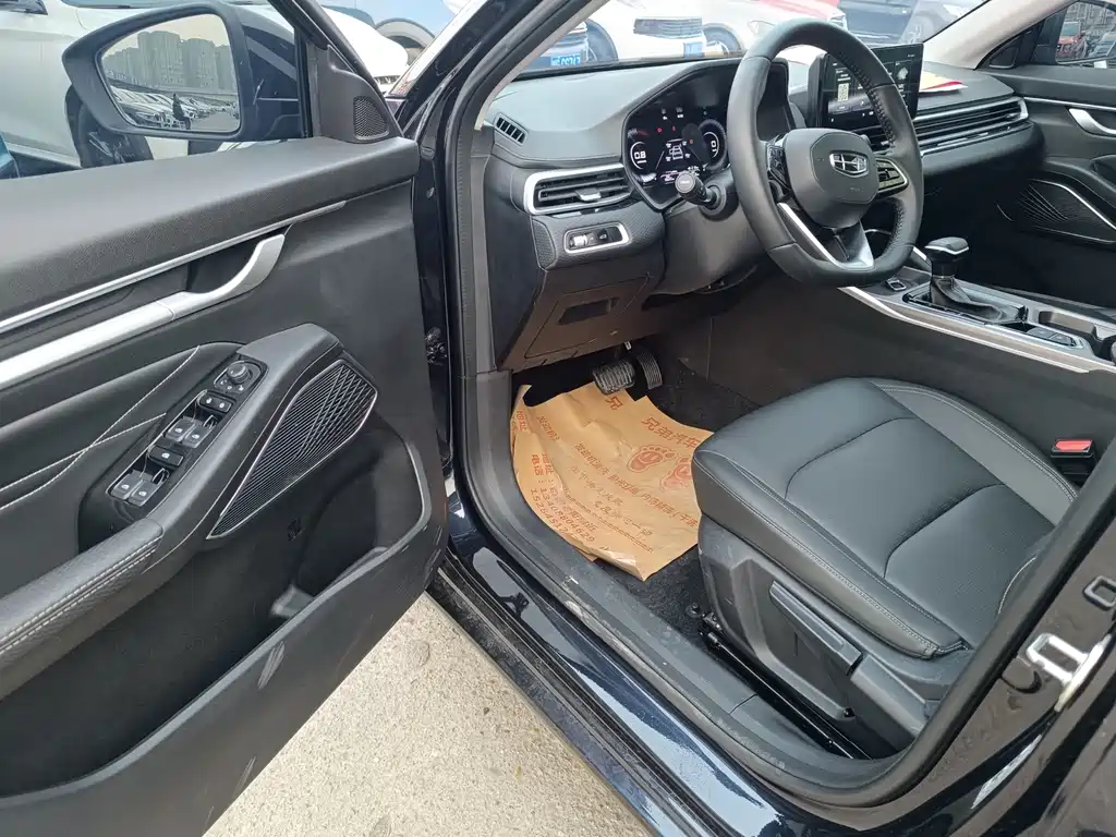 Emgrand 4 th Gen 1.5 L CVT Flagship