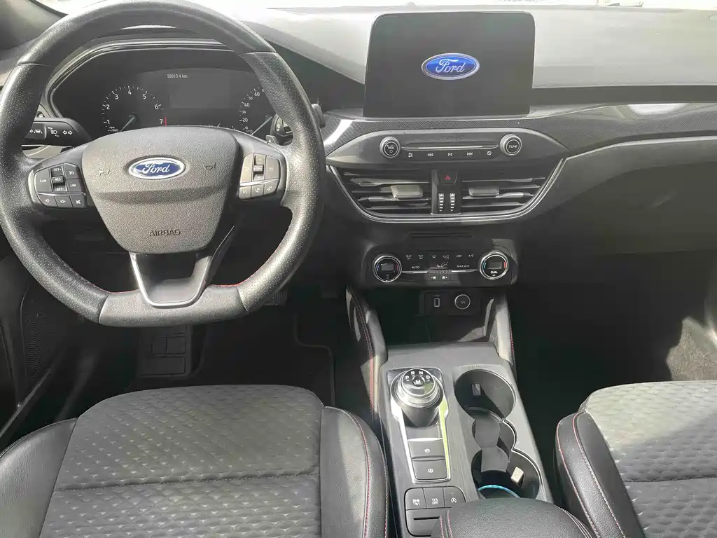 Focus Sedan EcoBoost 180 Auto ST Line