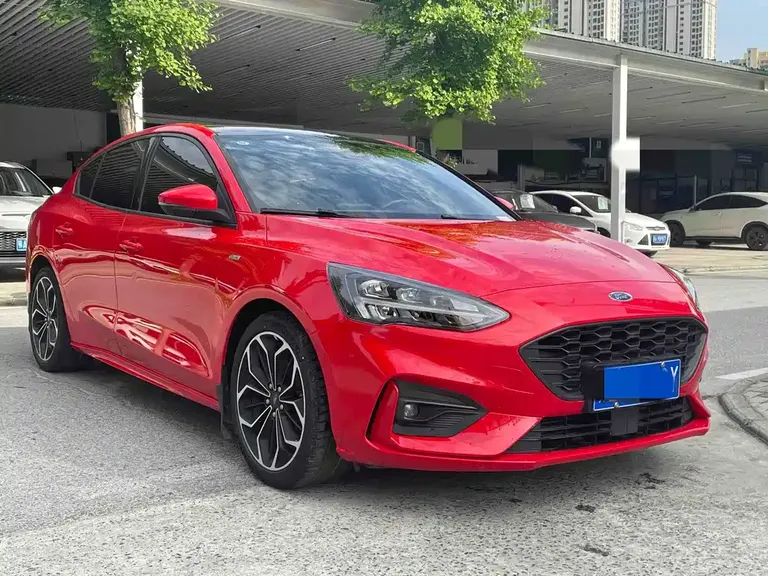 Ford Focus Sedan EcoBoost 180 Auto ST Line