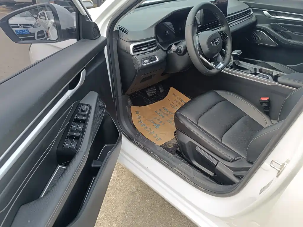 Emgrand 4 th Gen 1.5 L CVT Luxury