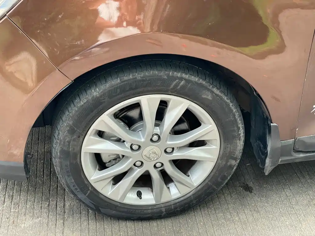 Baojun 730 1.5 L Manual Comfort 7-seat CN-V