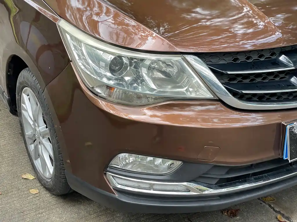Baojun 730 1.5 L Manual Comfort 7-seat CN-V
