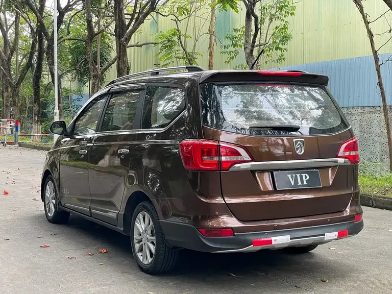 Baojun 730 1.5 L Manual Comfort 7-seat CN-V
