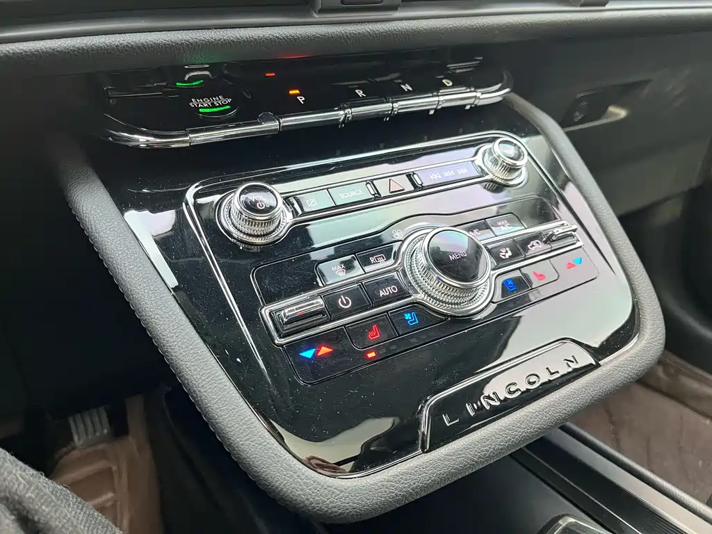 Corsair Facelift 2.0 T 2 WD Graceful