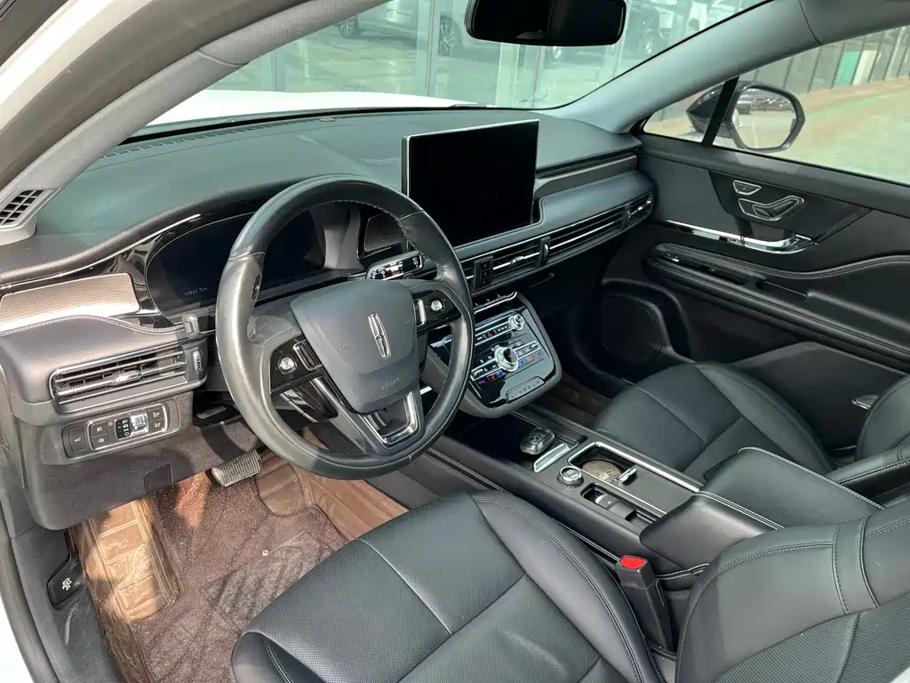 Corsair Facelift 2.0 T 2 WD Graceful