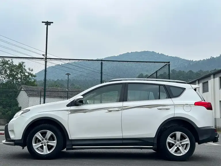 Toyota RAV4 2.0 L CVT 2 WD Style