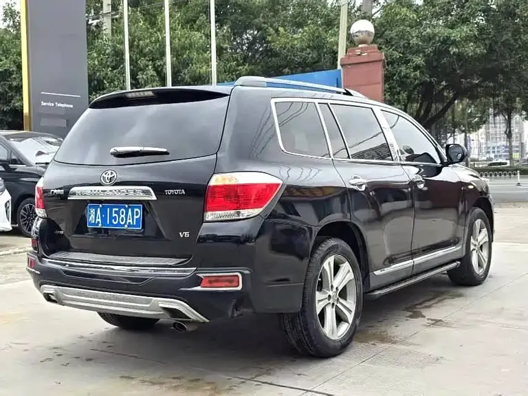 Toyota Highlander 2.7 L 2 WD 7-seat Luxury