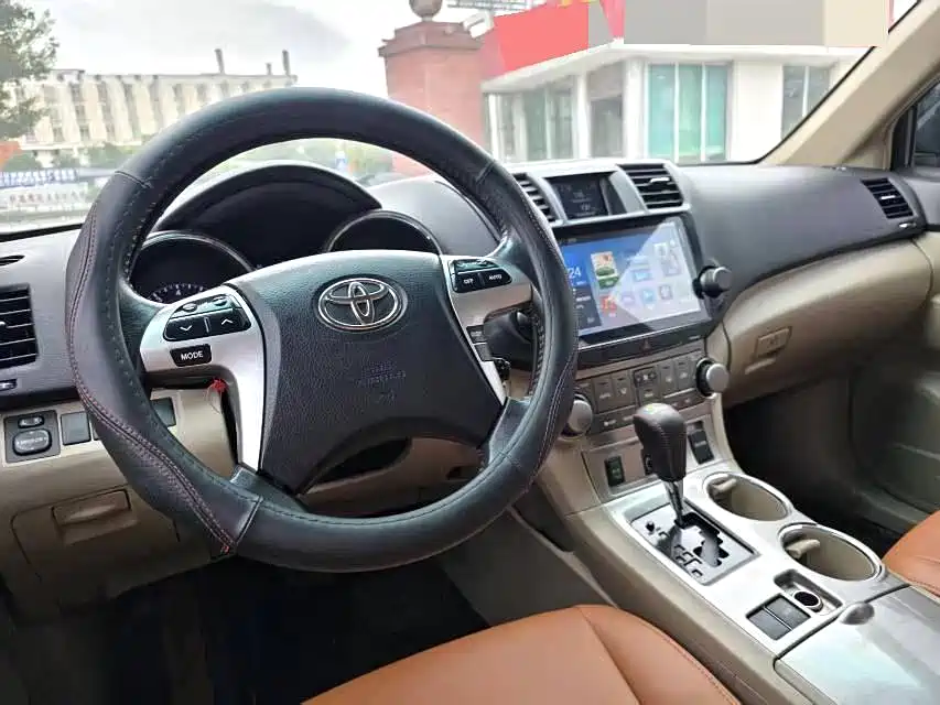 Highlander 2.7 L 2 WD 7-seat Luxury