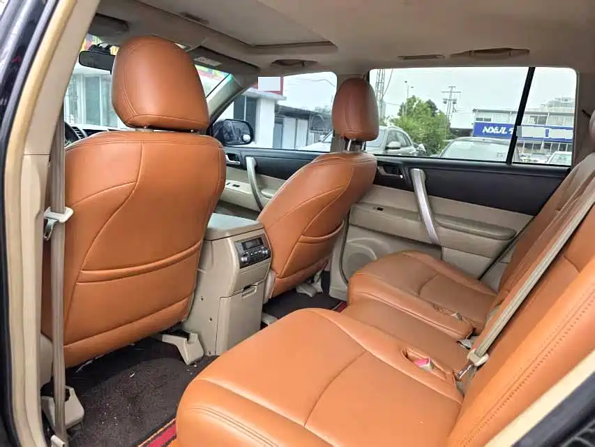 Highlander 2.7 L 2 WD 7-seat Luxury