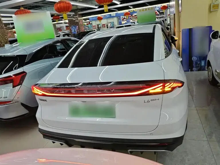 Geely Galaxy L6 EM-i 60 km Sailing