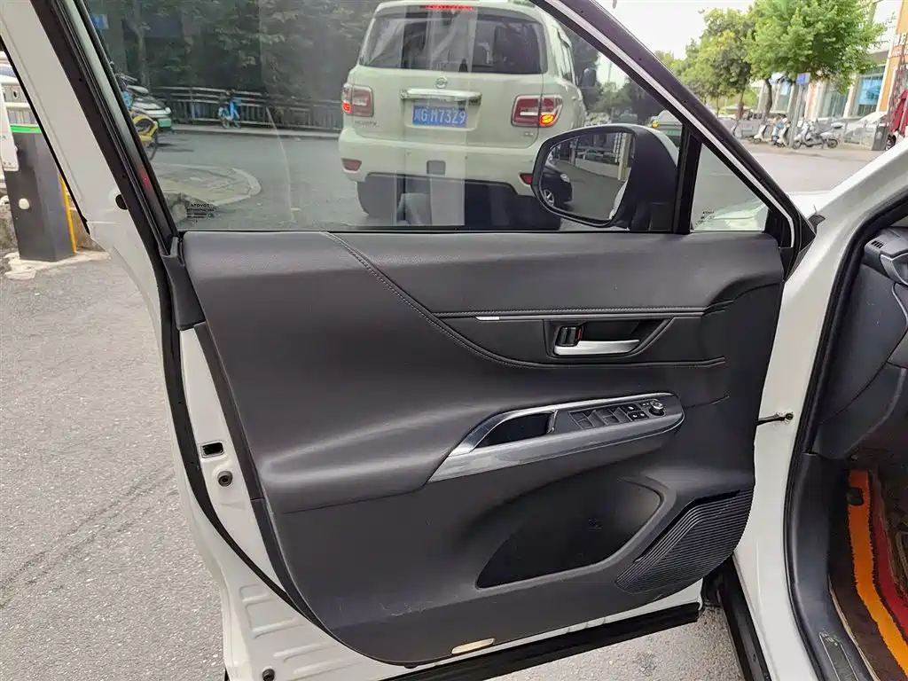 Venza 2.0 L CVT 2 WD Luxury