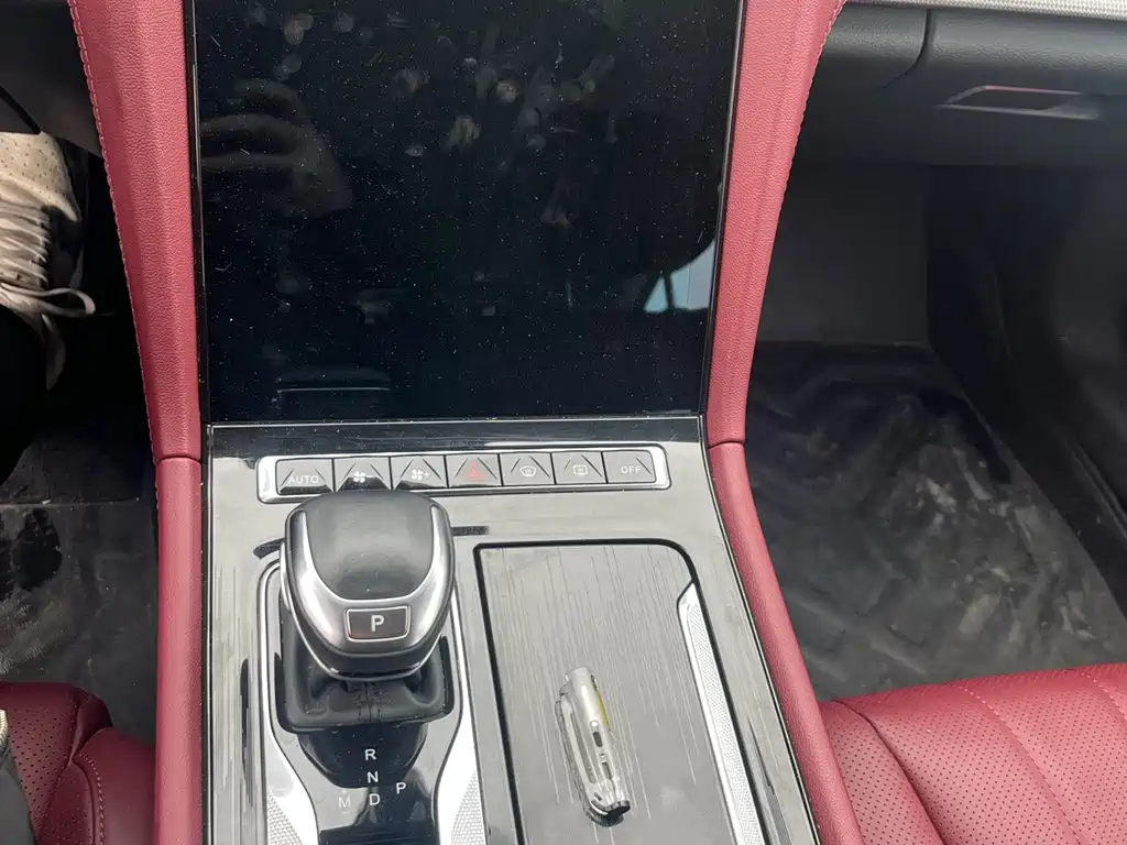 Hongqi H5 1.5 T DCT Connected Flagship Charm