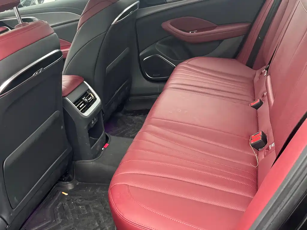 Hongqi H5 1.5 T DCT Connected Flagship Charm