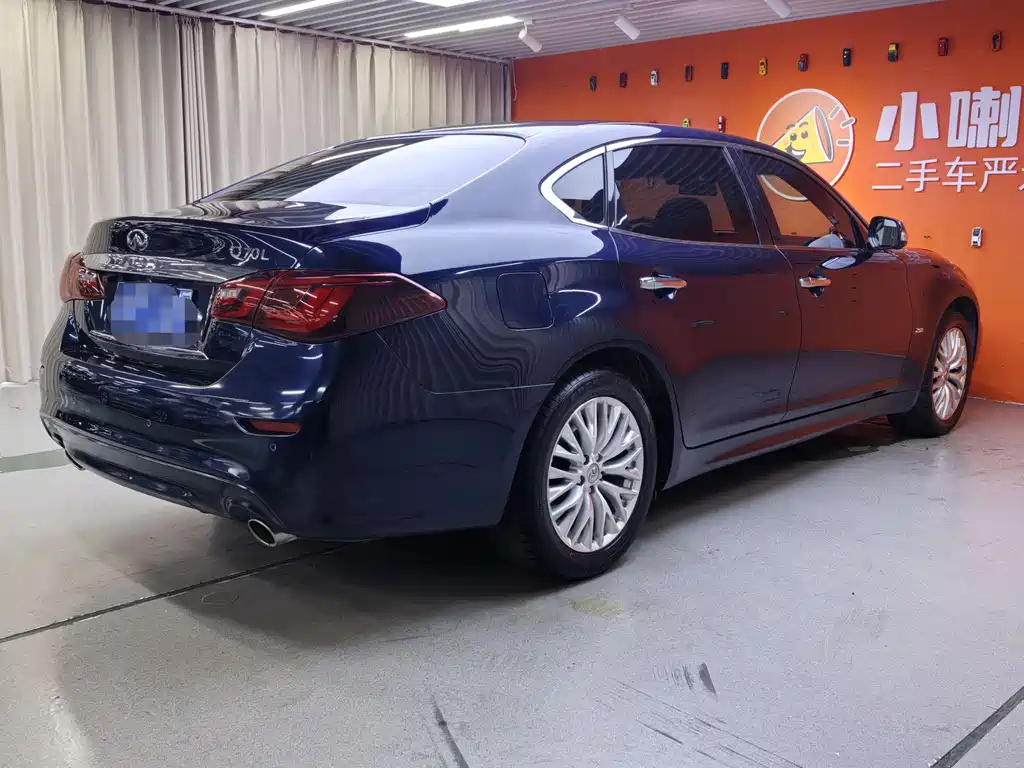 Infiniti Q70 英菲尼迪Q70 2019款 Q70 L 2.0 T 精英版 PLUS