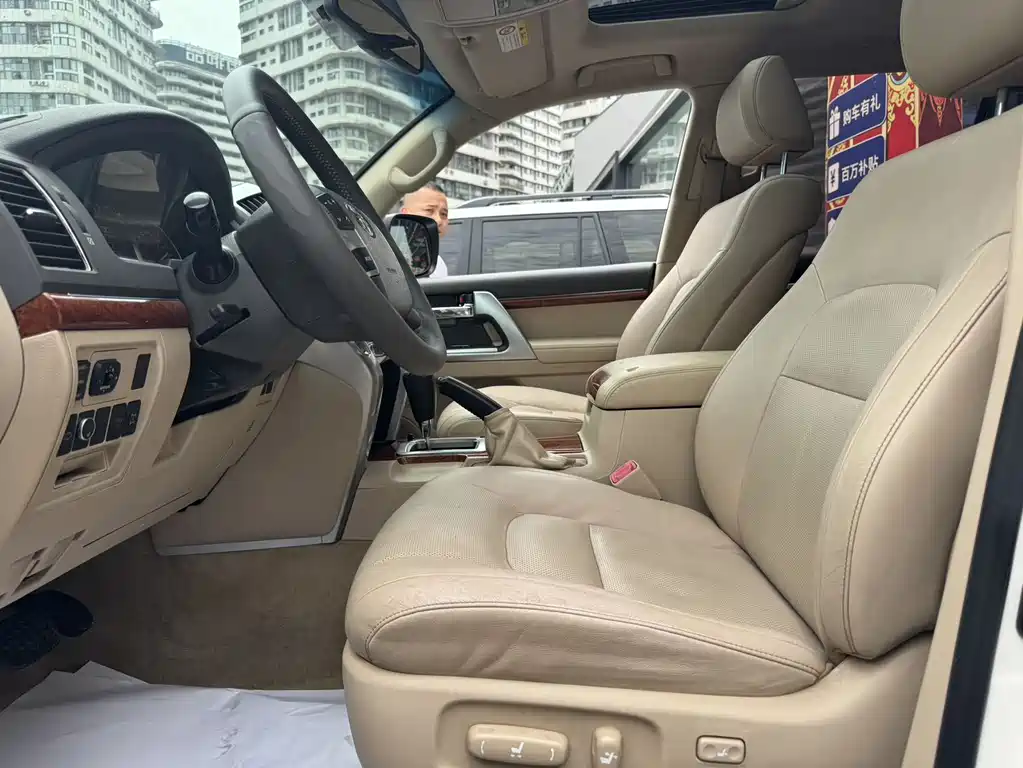 Land Cruiser 4.0 L Auto VX