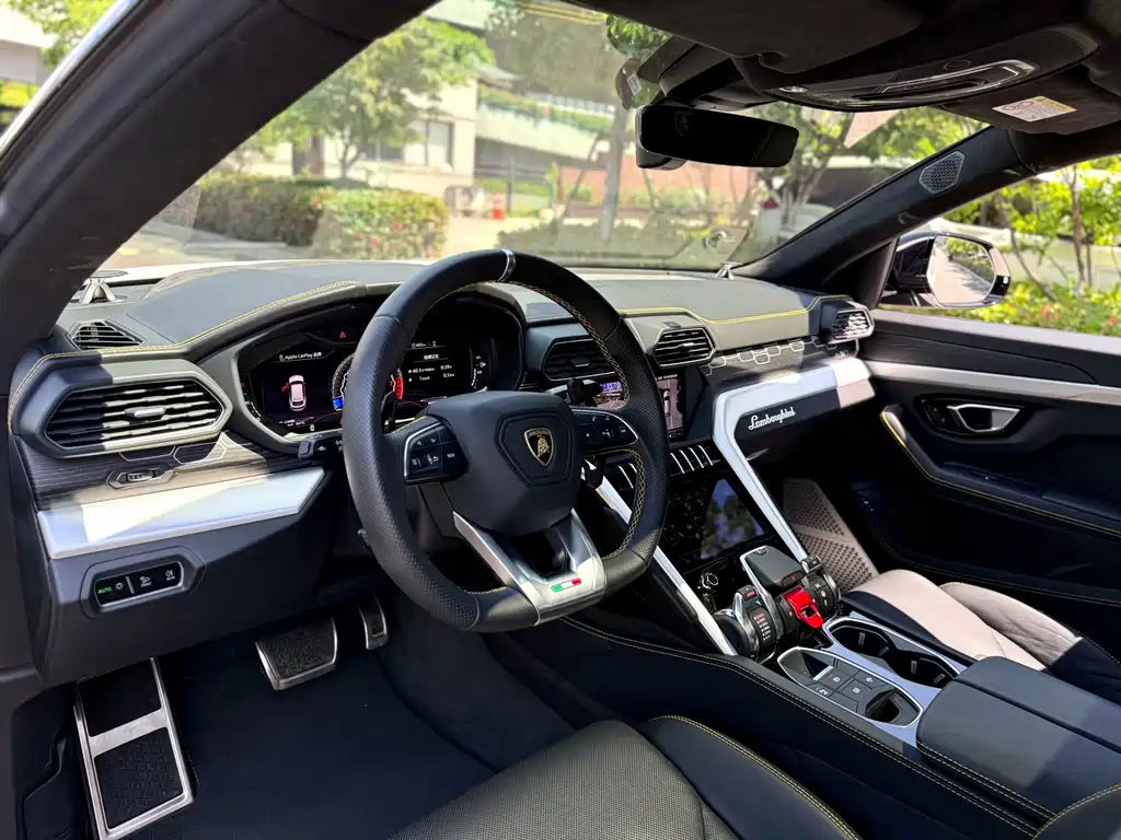 Urus 4.0 T V8