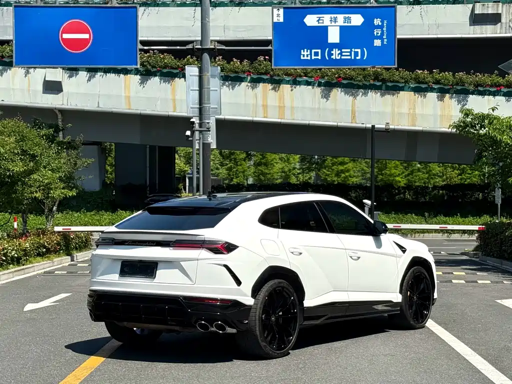 Urus 4.0 T V8