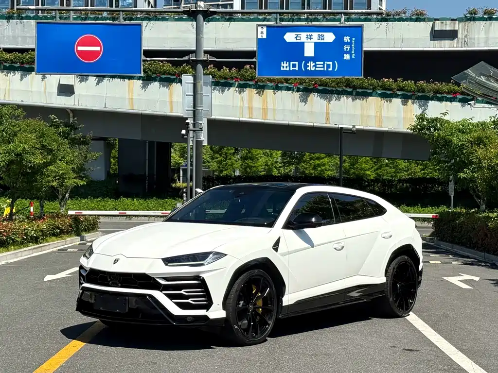 Urus 4.0 T V8