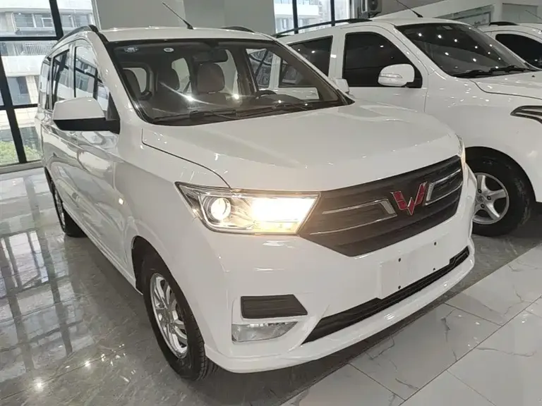 Wuling Hongguang 1.5 L S Standard L2 B