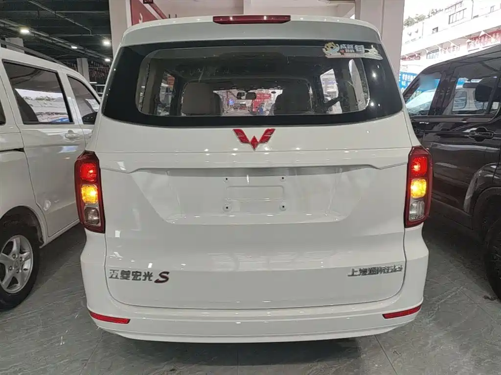 Wuling Hongguang 1.5 L S Standard L2 B
