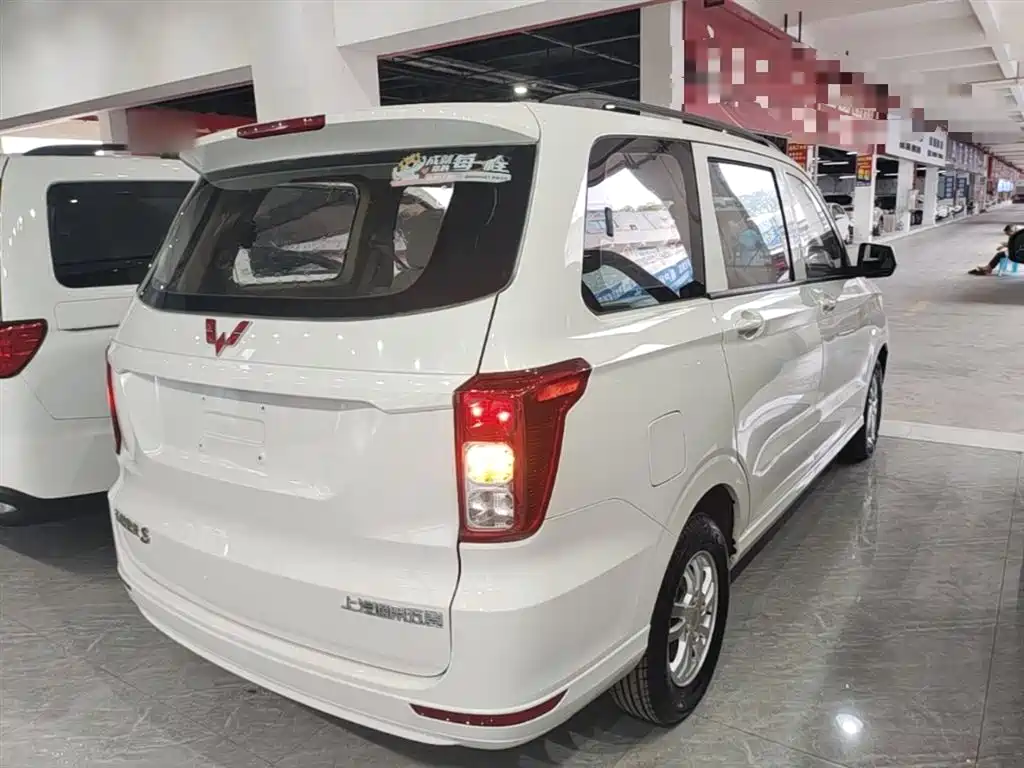 Wuling Hongguang 1.5 L S Standard L2 B