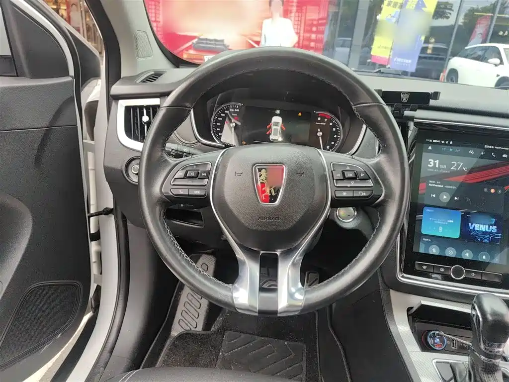 Roewe RX5 30 T 2 WD Auto Internet Smart Enjoyment