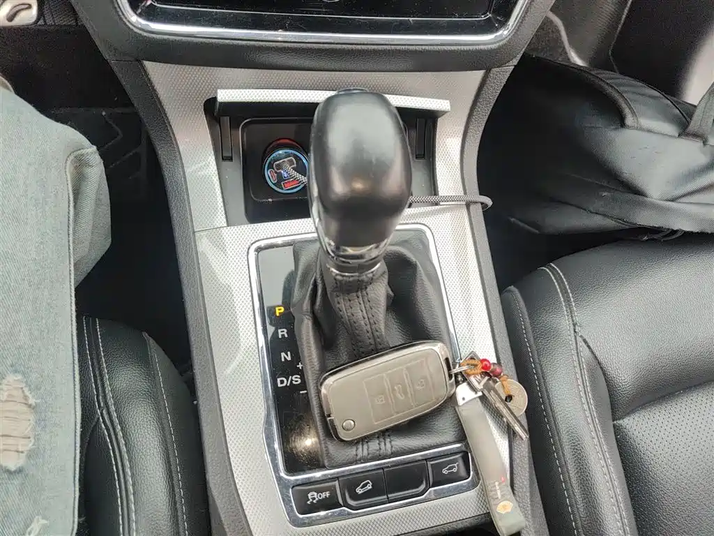 Roewe RX5 30 T 2 WD Auto Internet Smart Enjoyment