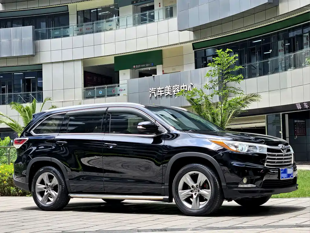 Highlander 2.0 T 4 WD Luxury 7-seat