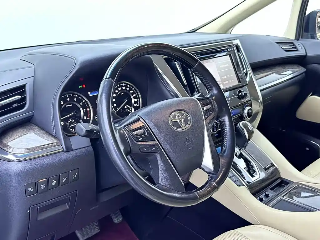 Alphard 3.5 L Distinguished